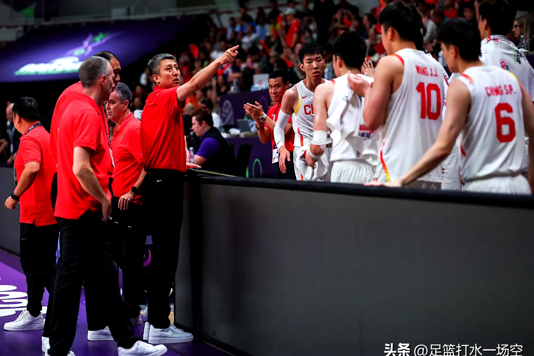 开元官方网站-包含里程碑夜!山东男篮伤情更新,CBA季后赛赛后刷纪录,气氛紧张,球队文化再被提及的词条