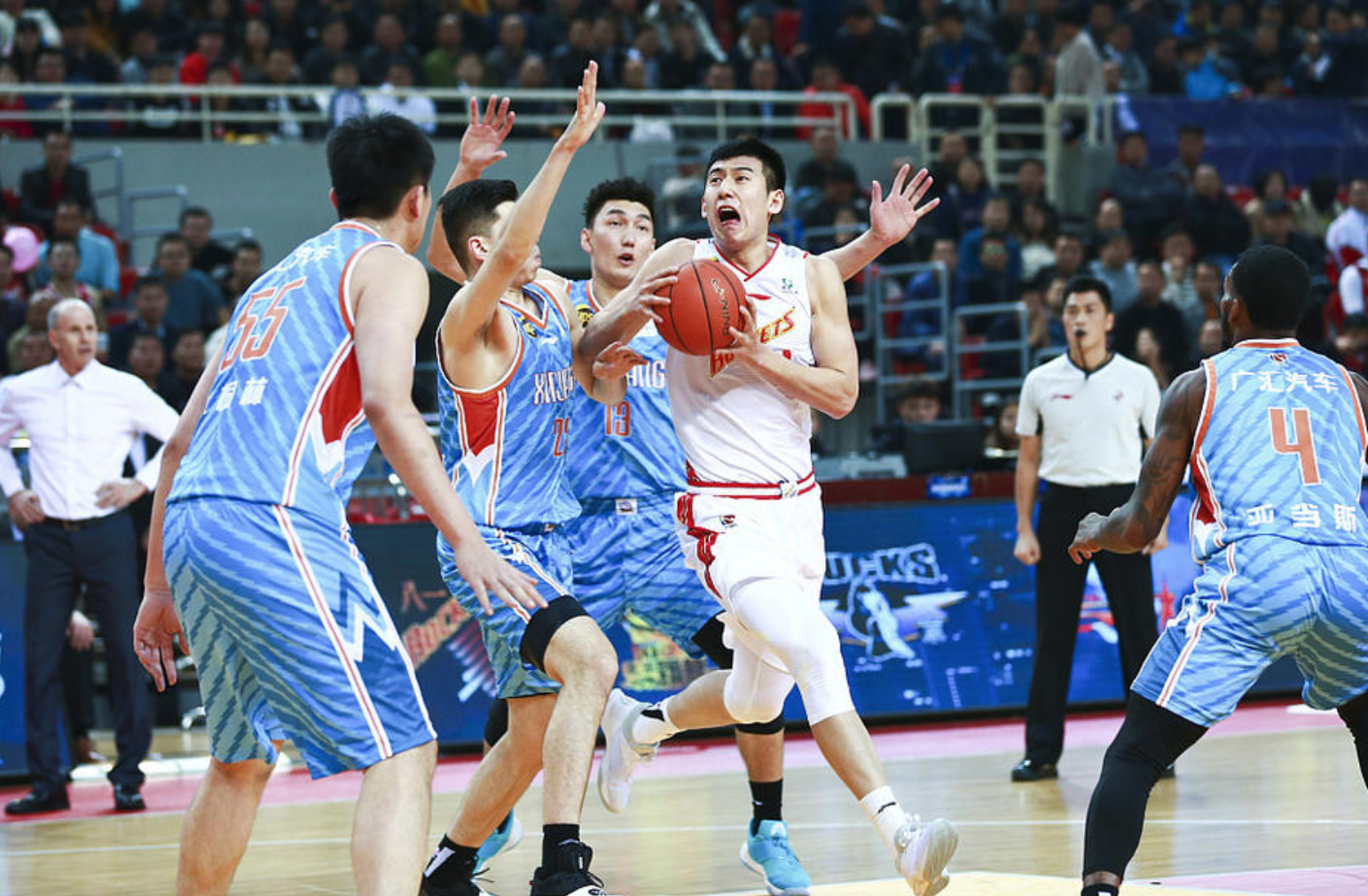 Kaiyuan开元-本菲卡发布备战花絮,国际比赛日再遭质疑,CBA季后赛任务艰巨,心理建设被强调的简单介绍