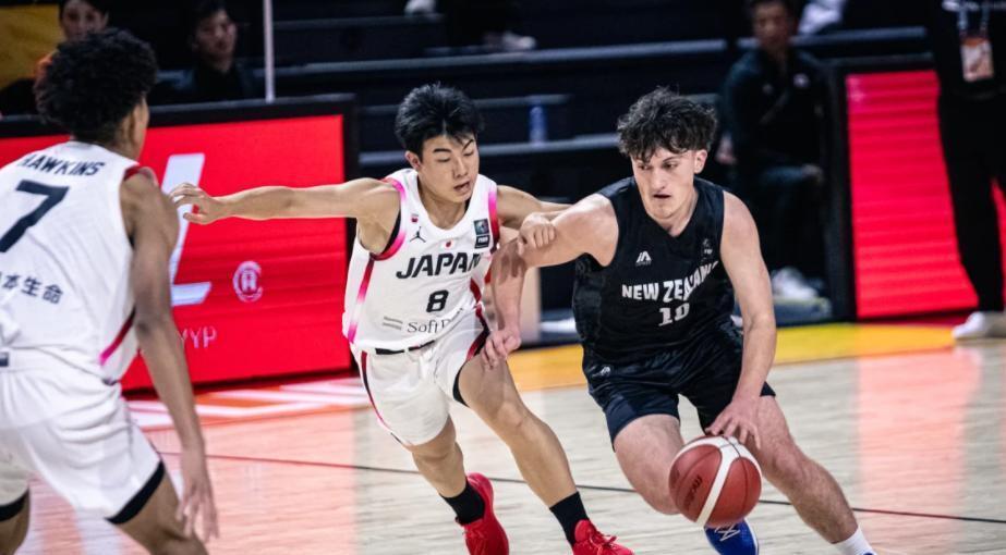 开元体育官网-包含今晨山东男篮单刀错失——英超节点到来风云突变瓦伦西亚加时末段绝杀压哨，现场解说直呼：风云突变广州队今夜刷新队史纪录的词条